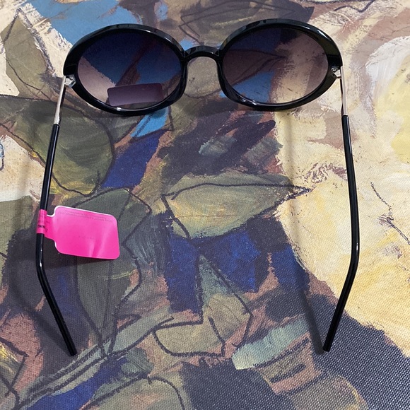 Betsey Johnson Sunglasses - Picture 3 of 5